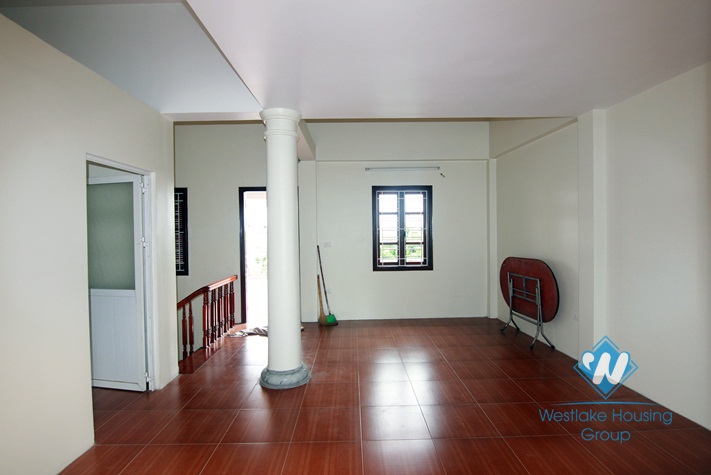 Lake view house with 4 bedrooms for rent in Tay Ho district